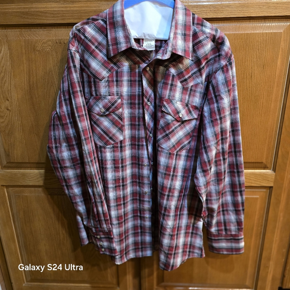 Wrangler Red and White Casual Button Down Shirt